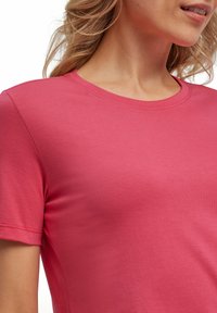 FALKE Basic Round Neck - T-Shirt basic - fuchsia