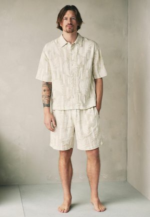Next, REGULAR FIT - JACQUARD PATTERN SHORT SLEEVE CO-ORD PYJAMAS SET - Nachtwäsche Set - neutral