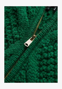 Wybrany, dark pine green