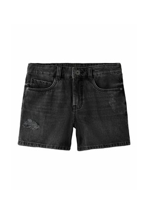 Schwarze Jeansshorts mit einem used Look, mit Rissen an der Vorderseite, fünf Taschen und einem Knopfverschluss in der Taille.