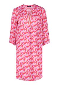 Farbenfrohe pinke Tunika mit geometrischem Muster, V-Ausschnitt und Drei-Viertel-Ärmeln, aus leichtem Stoff.