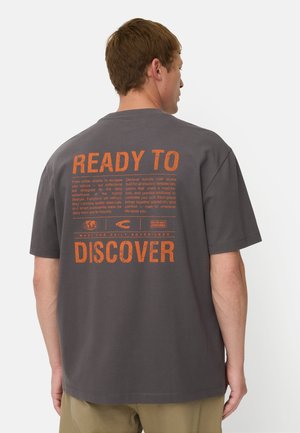 camel active, T-SHIRT MIT RÜCKENPRINT IM RELAXED FIT - T-shirts print - gunmetal