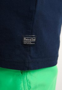 Petrol Industries LOGO SINGLET CLAMVIEW - Linne - navy blue