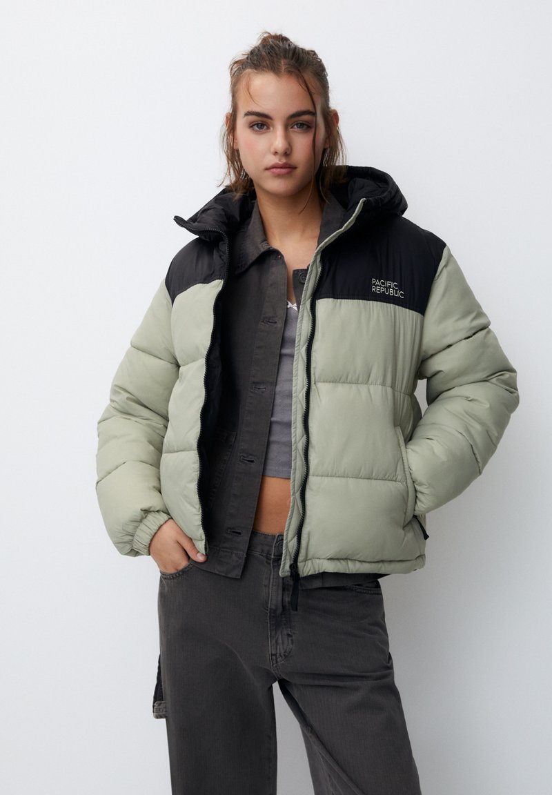 PULL&BEAR QUILTED HOODED WITH EMBROIDERED DETAIL Winter jacket