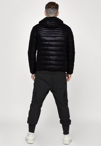 SIKSILK Allvädersjacka - black