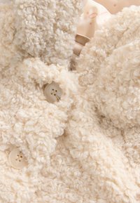 Non sélectionné, cream