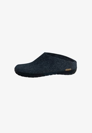 Mørkegrå filt slip-on træsko med en sort gummisål og lille brun label på siden.