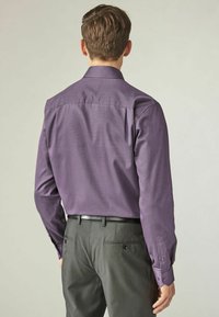 Next TEXTURED TRIMMED REGULAR FIT SINGLE CUFF - Cămașă - damson pink