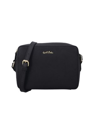 Črn pravokotni crossbody nahrbtnik z nastavljivim trakom, zlatim zaponko in vtisnjenim logotipom "Gusti Leder" na sprednji strani.