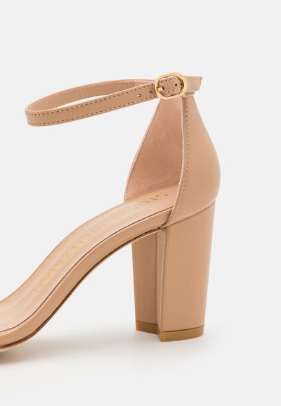 Stuart Weitzman NEARLY - Sandaalit nilkkaremmillä - nude