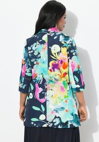 Ulla Popken FLORAL WATERCOLOR - Halflange jas - medium blue