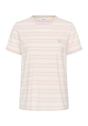 Lühikeste varrukatega ümmarguse kaelusega T-särk heleroosade ja kreemjate horisontaalsete triipudega ning väikese roosa merikarbiga tikand vasakul rinnal.