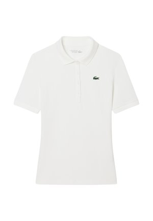 Polo-shirt blanc à manches courtes, col, et patte de boutonnage à trois boutons. Présente un petit logo vert Lacoste sur la poitrine gauche.