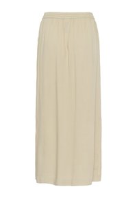 Jupe maxi beige avec une taille élastique, caractérisée par un design fluide et un tissu léger. Forme simple et droite sans motifs visibles.