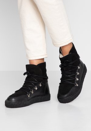Šněrovací kotníkové boty - black