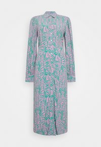 Vestido abotoado em tecido lilás claro com padrões de folhas abstratas verdes e rosas, mangas longas e comprimento até à metade da panturrilha.