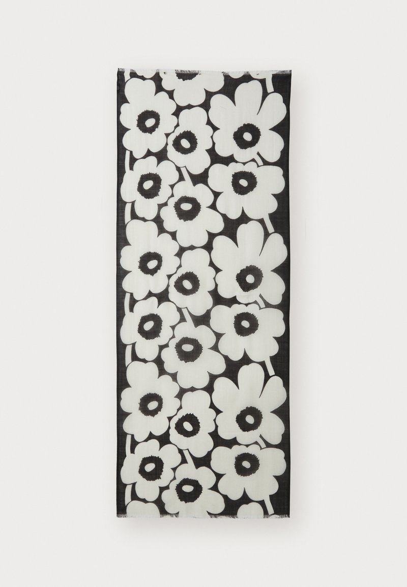 Sort tørklæde med et gentaget blomstermotiv af store hvide blomster med sorte centre, lavet af et let stof med en glat tekstur.
