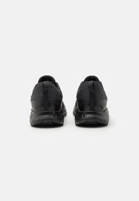 New Balance NITREL V5  - Pantofi alergare trail - black