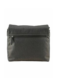 Graue Stoff-Umhängetasche mit umklappbarem Deckel, vorderer Reißverschlusstasche und verstellbarem Schultergurt. Leichtes, elegantes Design, das sich für den täglichen Gebrauch eignet.