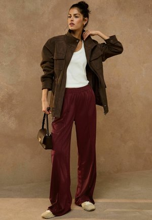 Next, REGULAR FIT - SIDE STRIPE WIDE LEG TROUSERS - Pantaloni sportivi - berry red
