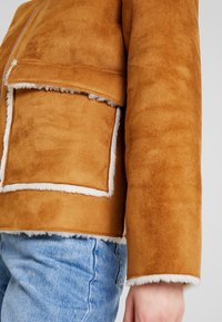 Cream Bunda z umělé kůže - beige