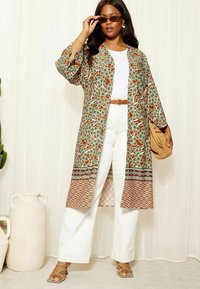 Curves Like These REGULAR FIT - Lehká bunda - brown