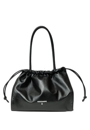Borsa a spalla in pelle nera con parte superiore arricciata, dotata di due manici. Logo visibile sul davanti. Texture liscia su tutta la superficie.