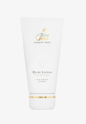 Weißes Kunststoffrohr mit einem goldenen Band am Boden, das grünen Text zeigt. Es kennzeichnet eine Linderungslotion aus der Pure Skin-Serie.