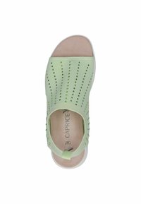 Šviesiai žali slip-on tipo sandalai su perforuotu viršumi, dekoro detalėmis ir balta pado dalimi. Yra paminkštinta pado dalis ir prekės ženklas viduje.
