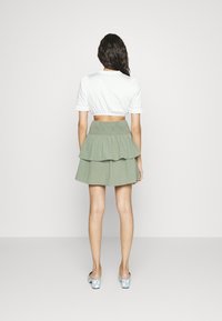 Vero Moda Falda acampanada - light green