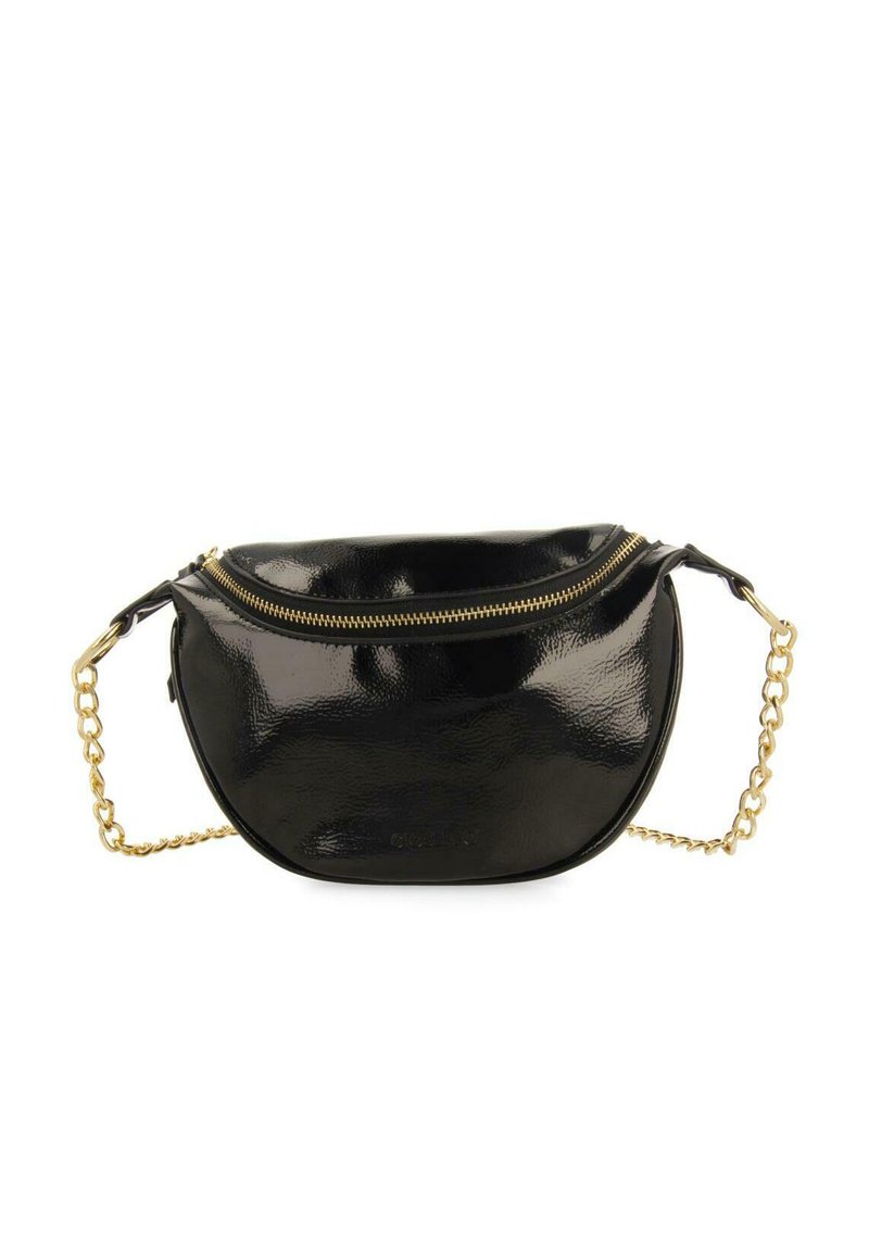 Bolso de charol negro con forma redondeada, cremallera dorada y correa de cadena. La textura brillante realza la sencillez y elegancia del diseño.