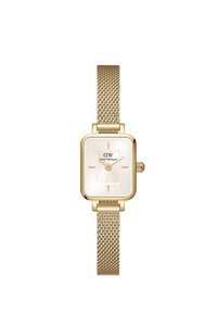Goldenes rechteckiges Armband mit einem Mesh-Armband, weißem Zifferblatt, goldenen Akzenten und Markenlogo. Verfügt über minimalistische Stundenmarker und eine Krone.