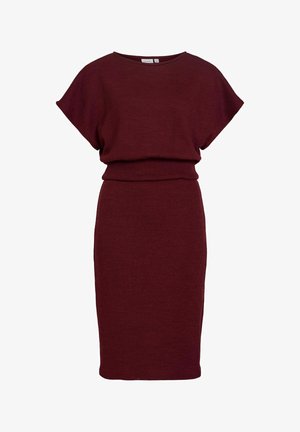 Knielanges, kurzärmeliges, geripptes Strickkleid in tiefem Burgunderrot mit tailliertem Bund und lockerem Oberteil.
