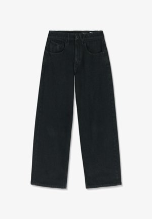 Zwarte wijde denim jeans met vijf zakken, riemlussen en knoopsluiting op een witte achtergrond.