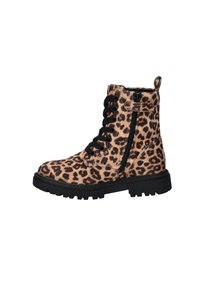 Leopardprint enkellaarsjes met zwarte veters, een zijrits, een robuuste zwarte zool en een gestructureerde stof, met bruine en zwarte vlekken op een beige basis.