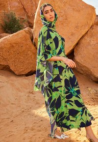 Next Maksikleit - green and navy floral