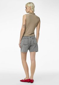 Pieces OHNE ÄRMEL PCMADISON DRAPIERTES - Top - taupe gray