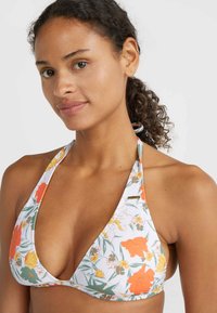 Bloemdruk bikini-top in het wit met oranje, gele en groene bloemen. Kenmerkt zich door een driehoekig ontwerp en halternekbandjes met hardware-detaillering.