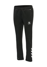 Schwarze Sporthose mit elastischem Bund, seitlichen Streifen und einem kleinen weißen Logo auf der Vorderseite. Glatte Textur und schmal zulaufende Beine.