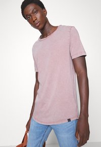 Lee SHAPED TEE - T-shirt básica - purple storm