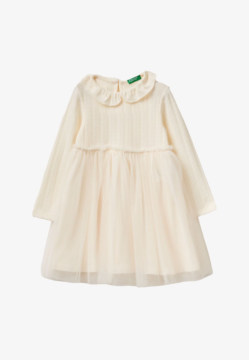 Cremiges langärmliges Kleid mit strukturiertem Strickoberteil und durchsichtigem Tüllrock. Verfügt über einen runden Kragen und eine geraffte Taille.