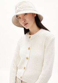 ARMEDANGELS JEANINAAS - Chaqueta de punto - off white