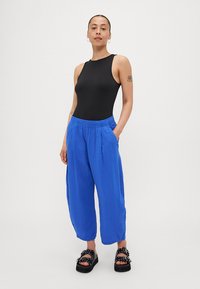 GAP Petite WIDE LEG EASY - Hlače - dazzling blue