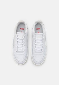 Globe HOLAND - Tossud - white/off white