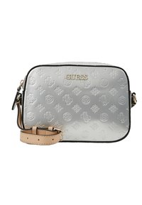 Borsa a tracolla argento con motivo floreale in rilievo, logo dorato, bordatura nera e tracolla beige staccabile. Materiale liscio e lucido.