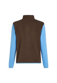 Bruine fleecejas met lichtblauwe lange mouwen en een hoge kraag. Soepele textuur, casual ontwerp, zonder zichtbare patronen of hardware.