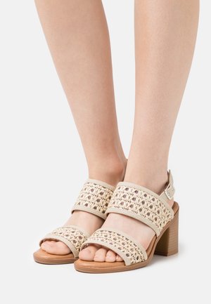 XTI, Sandales - white