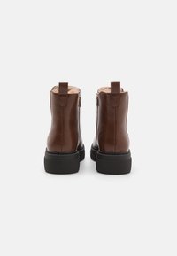 Anna Field Platform-nilkkurit - cognac