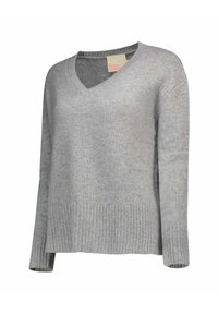 Maglione grigio lavorato a maglia con scollo a V, vestibilità ampia e orlo a coste. Presenta maniche lunghe e una texture morbida, adatto per essere indossato a strati.