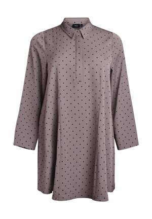 Długa tunika w kolorze mauve z czarnymi kropeczkami, z wydłużonym kołnierzykiem i ukrytym zapięciem na guziki z przodu.
